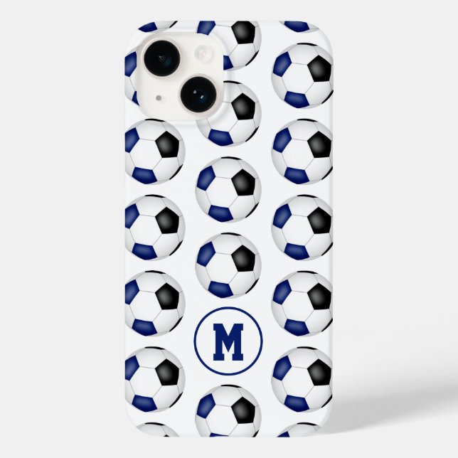 Blauschwarze Fußbälle mit Monogramm Case-Mate iPhone Hülle (Rückseite)