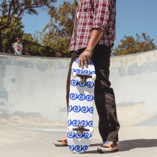 Blauspiralmuster auf Weiß Skateboard