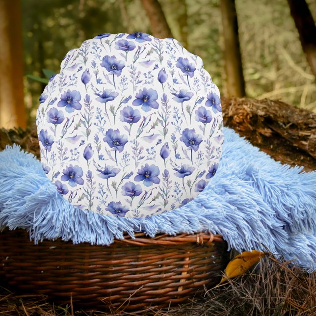 Blautönen überall auf dem Druckkissen Rundes Kissen (Blue Flowers All Over Print Pillow Mockup 1)