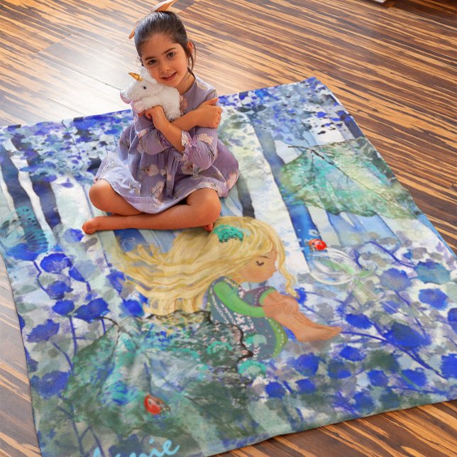 Blauwald mit Kleinem Mädchen Fleecedecke (Blue Forest with Little girl Fleece Blanket)