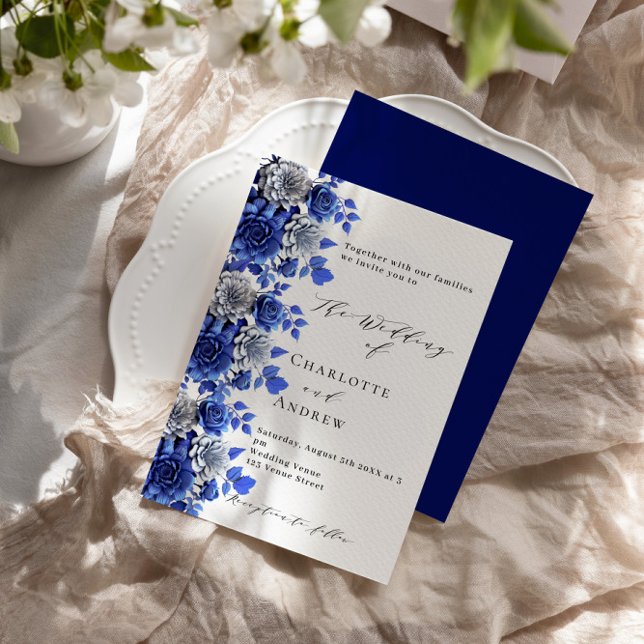 Blauweiße Blumen Drehbuch Luxus Hochzeit Einladung (Von Creator hochgeladen)