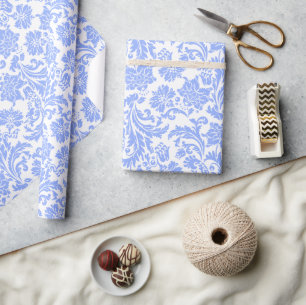 Blauweißes und weißes florales Damast Geschenkpapier