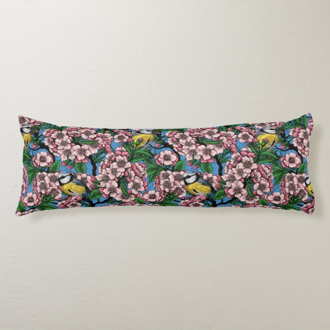 Blauzungenvögel im blühenden Kirschbaum auf blau Seitenschläferkissen (Vorderseite)