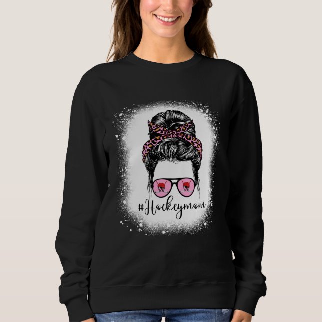 Bleached Leopard Pink Hockey Mom Life Messy Bun Mo Sweatshirt (Vorderseite)