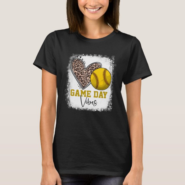 Bleached Softball Game Day Vibes Softball Mom Moth T-Shirt (Vorderseite)
