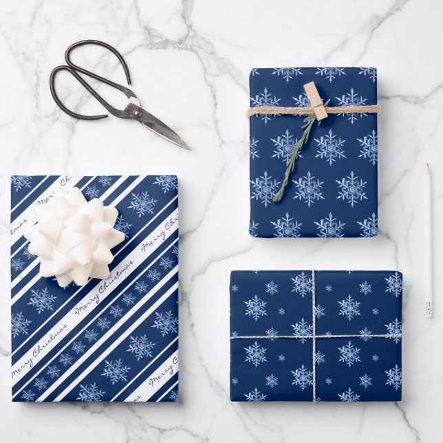 Blechblätter aus Navy und White Snowflake Geschenkpapier Set (Vorderseite)