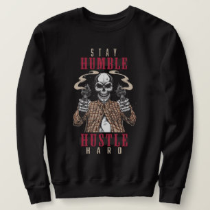 Bleib Bescheiden, Arbeite Hart Skull Streetwear Sweatshirt