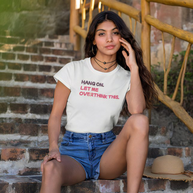 Bleib dran. Lass mir, das zu überdenken. T-Shirt (Hang on. Let me overthink this.)