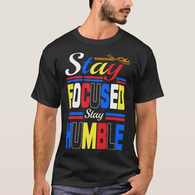 Bleib fokussiert bleib demütig Basic Dark T-Shirt (Vorderseite)