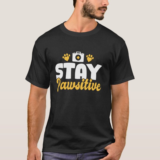 Bleib Pawsitive Vet Tech Veterinärassistent T-Shirt (Vorderseite)