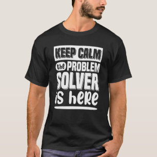 Bleib ruhig, der Problemlöser ist hier Mathelehre T-Shirt