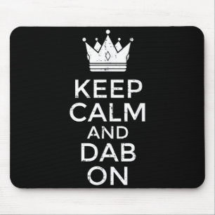 Bleib ruhig und dab auf lustigem Spruch Meme Tanz Mousepad