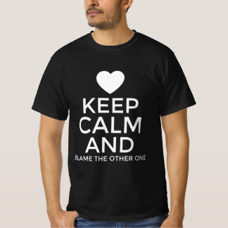 Bleib ruhig und gib dem anderen die Schuld T-Shirt