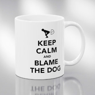 Bleib ruhig und gib dem Hund die Schuld Tasse