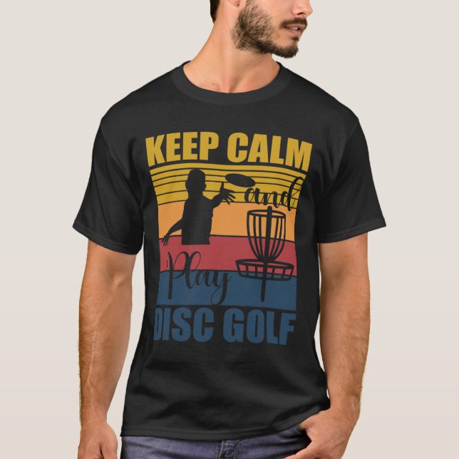 Bleib ruhig und spiel Disc Golf für einen Frisbee- T-Shirt (Vorderseite)