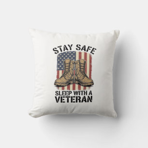 Bleib sicher, schlafe mit einem Veteranen Vintage- Kissen
