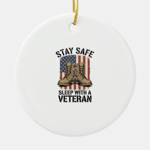 Bleib sicher schlafen mit einem Veteranen Vintage- Keramik Ornament