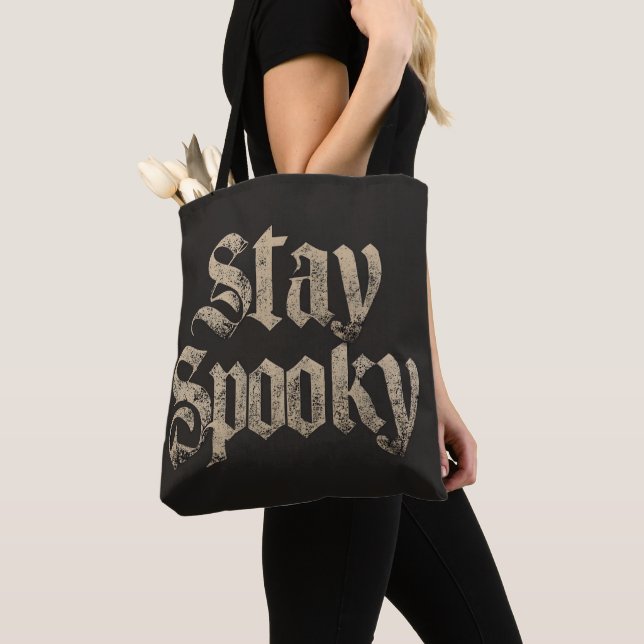 "Bleib Spooky" Vintage Gothic-Typografie (Von Nahem)