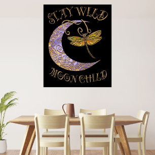 Bleib wild, Mondkind Zitat Goldener Libelle & Mond Poster