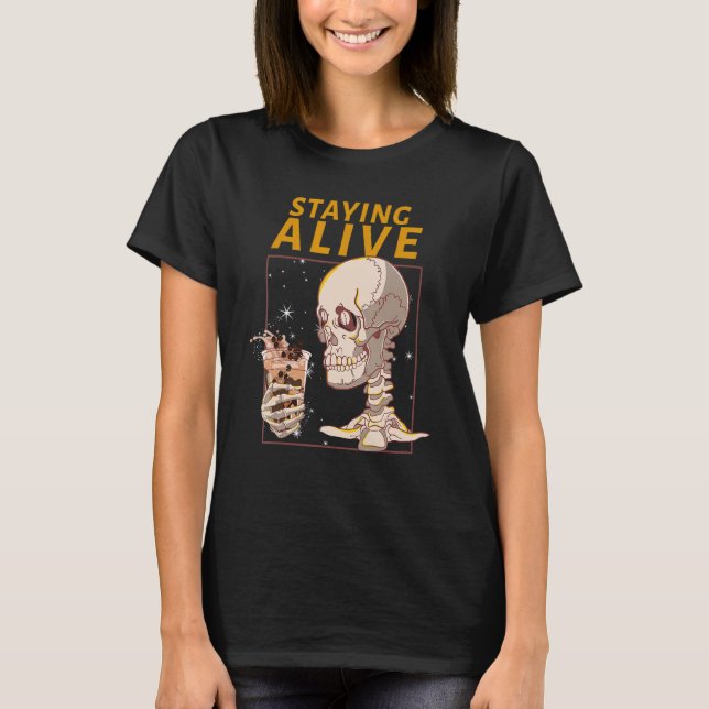 Bleibe Alive Funny Halloween Skelettgetränk T-Shirt (Vorderseite)