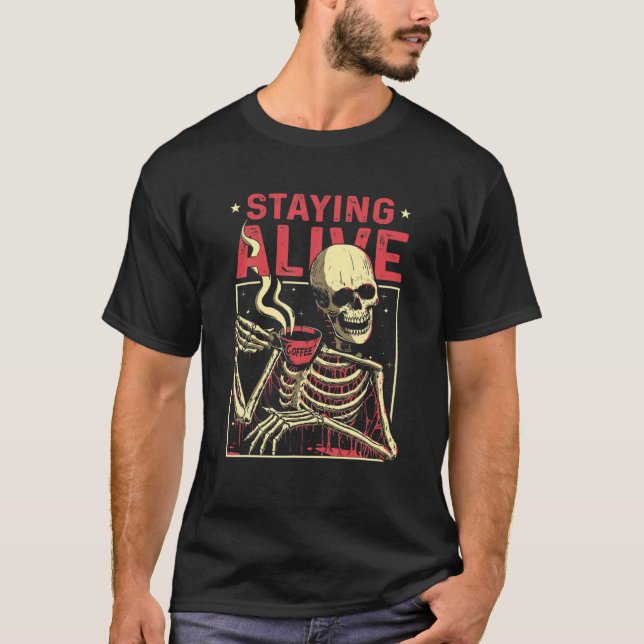 Bleibe Live Skeleton Drink Kaffee Funny Skull Me T-Shirt (Vorderseite)