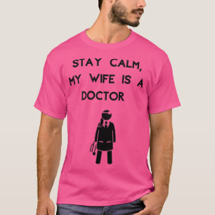 Bleibe ruhig meine Ehefrau ist ein Arzt 3 T-Shirt