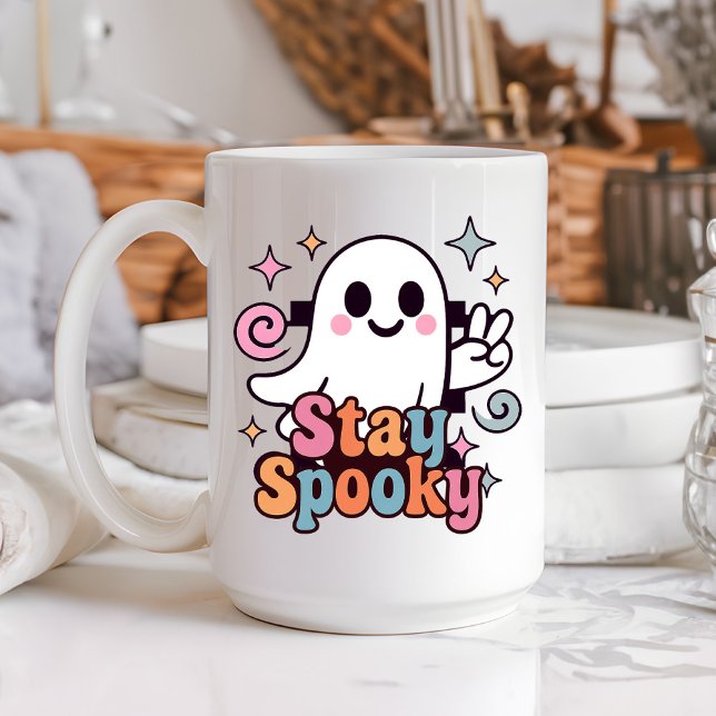 Bleibe Spooky Groovy Ghost Retro Pastel Halloween Kaffeetasse (Celebrate Halloween season in style with this groovy ghost stay spooky design.)