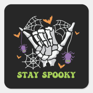 Bleibe Spooky Halloween Skeleton Hand Quadratischer Aufkleber