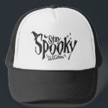 Bleibe Spooky Hexen Hexen Hexenhase Truckerkappe<br><div class="desc">Lassen Sie Halloween mit unseren lustigen "Bleibe Spooky Hexen"-T - Shirt erleben. Tauchen Sie ein in eine Welt des bösen Spaßes und unheimlichen Stils, während Sie die schönste Jahreszeit feiern. Feiern Sie die Saison mit einer Drehung Spaß, eine Aussage, die sowohl unheimlich als auch unterhaltsam ist. Eine bezaubernde Ergänzung zu...</div>