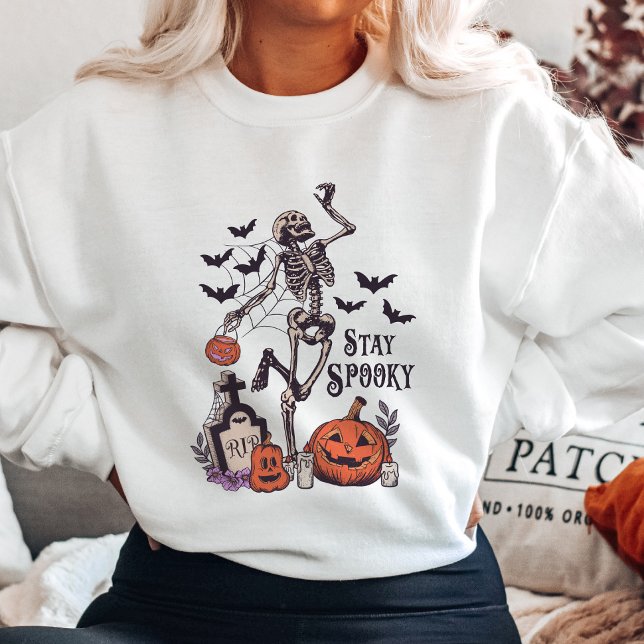 Bleibe Spooky Skeleton und Pumpkin Sweatshirt (Von Creator hochgeladen)