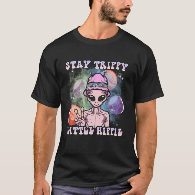 Bleibe Trippy Little Hippie Peace Sign Ufo T-Shirt (Vorderseite)