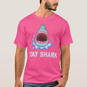 Bleibe von Haifischen über dem Ozean Tiefseefische T-Shirt