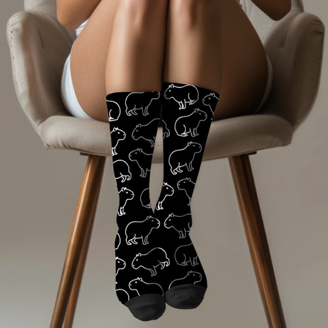 Bleibe Weird Funny Capybara Muster Socken (This quirky and minimalist capybara pattern is a playful celebration of individuality and charm. )