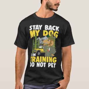 Bleiben Sie zurück, mein Hund ist in Ausbildung. N T-Shirt