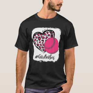 Bleiche Softball Girl Vibes Pink Leopard Herz Me T-Shirt