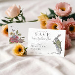 Bleistift in Kaninchen Vintager Alice im Wunderlan Save The Date<br><div class="desc">Lassen Sie Ihren Gast Ihre Kalender für Ihr sehr wichtiges Datum markieren, mit unserer wunderschön gestalteten Vintagen Hochzeit zum Thema Alice im Wunderland sparen Sie das Datum. Ideal für eine Hochzeit zum Thema Alice im Wunderland. Wir haben die ikonische Alice im Wunderland sorgfältig restauriert, die Vintage Darstellung eines weißen Kaninchens...</div>