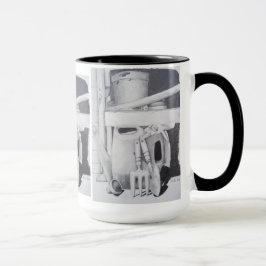 Bleistift zeichnend Bild von Gartenwerkzeugen noch Tasse