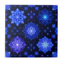 Blendenblauer Lila Blumenstrauß