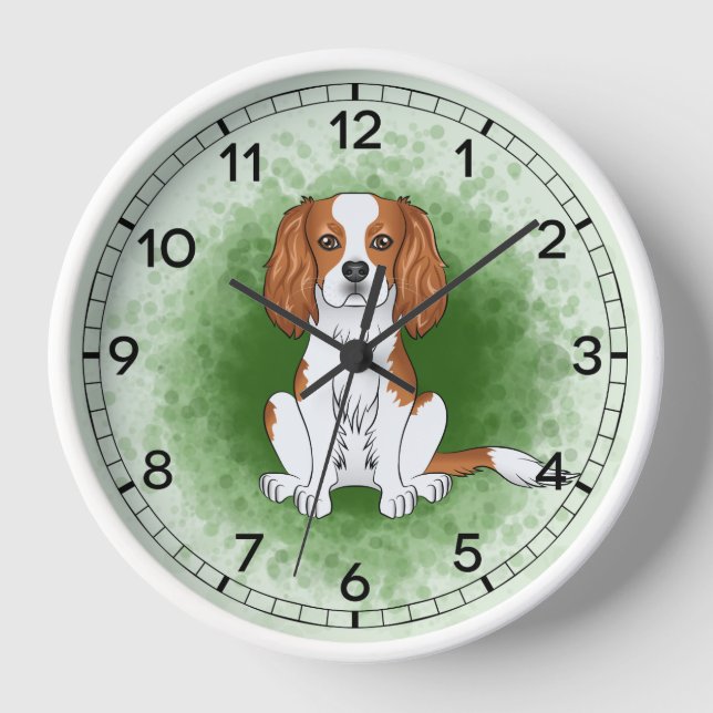 Blenheim Cavalier King Charles Spaniel auf Green Uhr (Vorderseite)