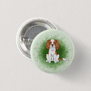 Blenheim Cavalier King Charles Spaniel auf Grün Button