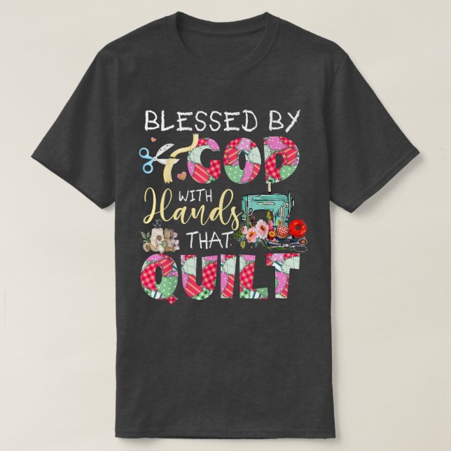 Blessed By God With Hands That Quilt  T-Shirt (Design vorne)