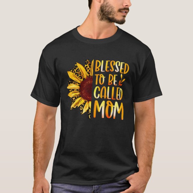 Blessed To Be Called Mom Cute Sunflower Women Moth T-Shirt (Vorderseite)