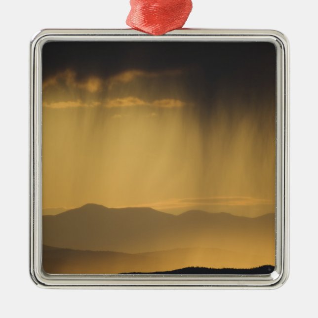 Blick auf aufeinander folgende Hügel am Gipfel Silbernes Ornament (Vorne)