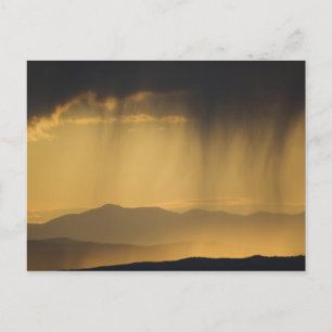 Blick auf aufeinanderfolgende Hügel entlang des Postkarte