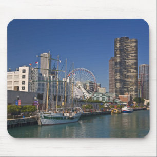 Blick auf Chicagos Marine Pier 2 Mousepad