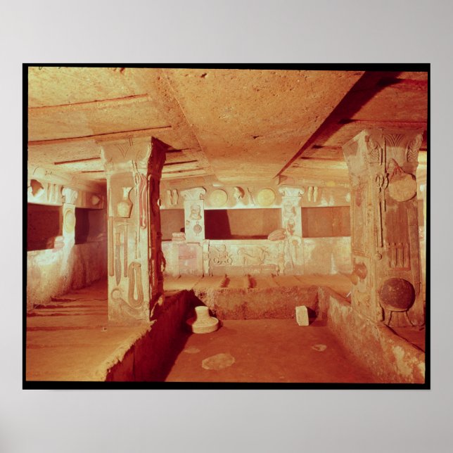 Blick auf das Innere des Grabes Poster (Vorne)