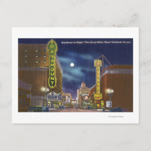 Blick auf den Broadway in der Nacht Postkarte