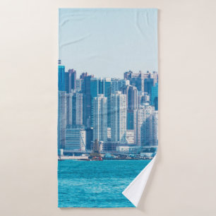 Blick auf den Hafen von Hongkong zur Tageszeit. as Badehandtuch