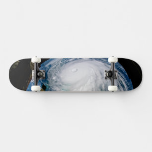 Blick auf den Hurrikan Dorian. Skateboard