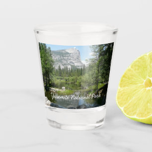 Blick auf den Mirror Lake im Yosemite National Par Schnapsglas